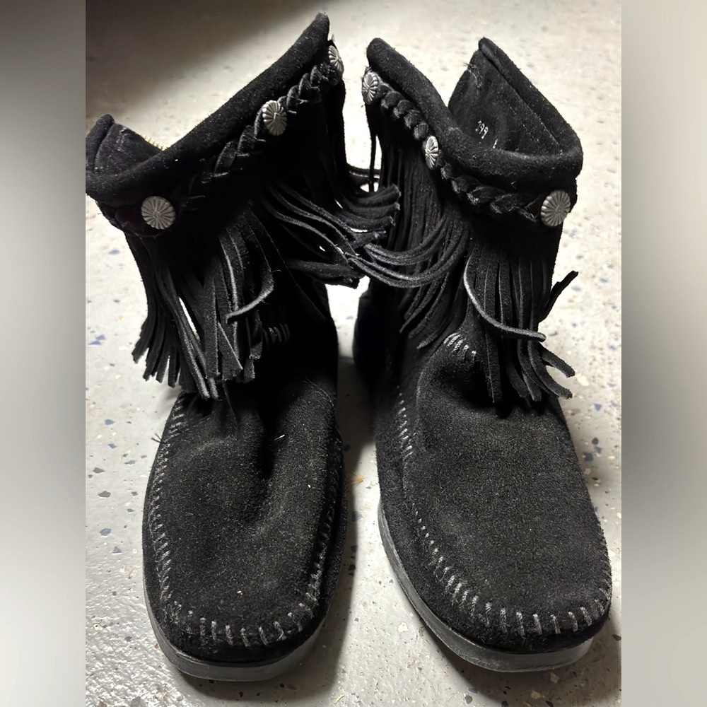 Minnetonka Black Suede Fringe Moccasin Boots - Size 8